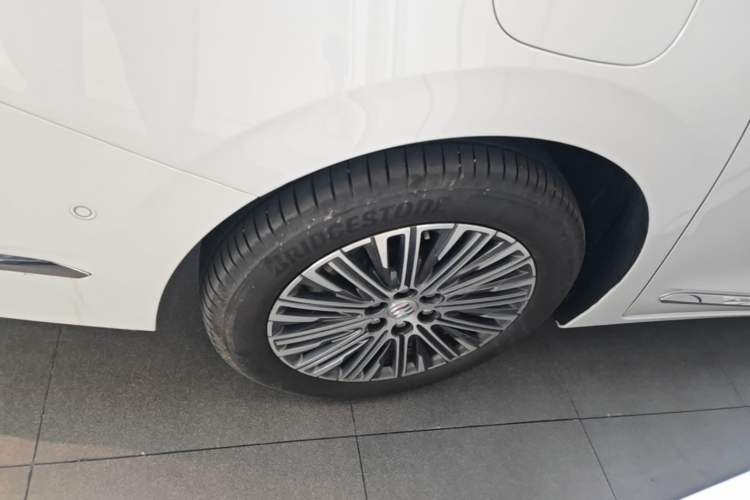 Used Buick GL8 New Energy 2024 Lu Zun Luxury Edition 6-Seater Right Rear Wheel Hub