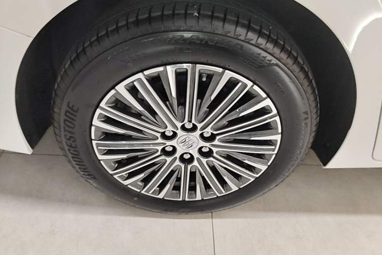 Used Buick GL8 New Energy 2024 Lu Zun Luxury Edition 7-Seater Right Rear Wheel Hub