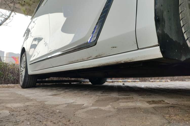 Used Buick GL8 New Energy 2024 Lu Zun Luxury Edition 7-Seater Right Side Sill