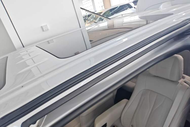 Used Buick GL8 New Energy 2024 Lu Zun Luxury Edition 6-Seater Roof