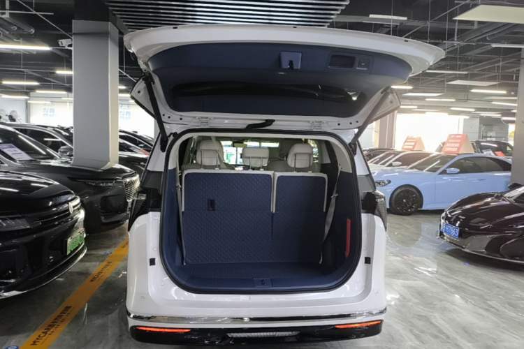 Used Buick GL8 New Energy 2024 Lu Zun Luxury Edition 7-Seater Trunk