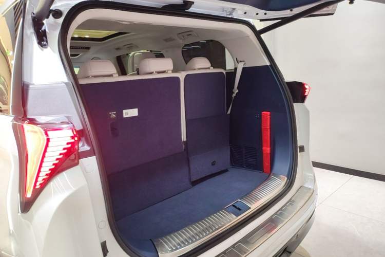 Used Buick GL8 New Energy 2024 Lu Zun Luxury Edition 7-Seater Trunk
