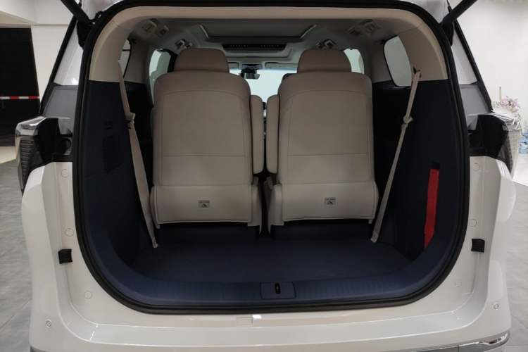 Used Buick GL8 New Energy 2024 Lu Zun Luxury Edition 6-Seater Trunk