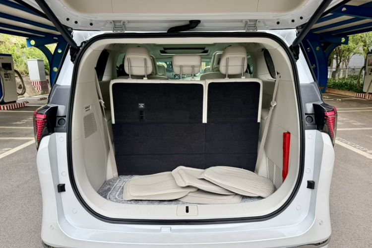 Used Buick GL8 New Energy 2024 Lu Zun Deluxe Edition 7-Seater Trunk