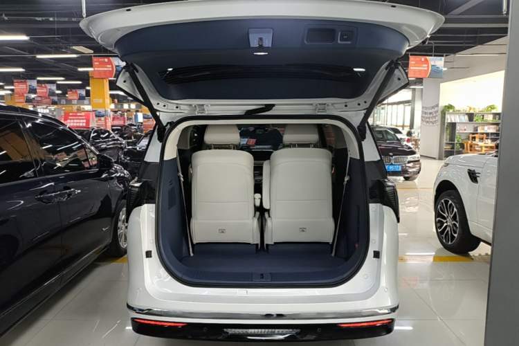 Used Buick GL8 New Energy 2024 Lu Zun Luxury Edition 6-Seater Trunk