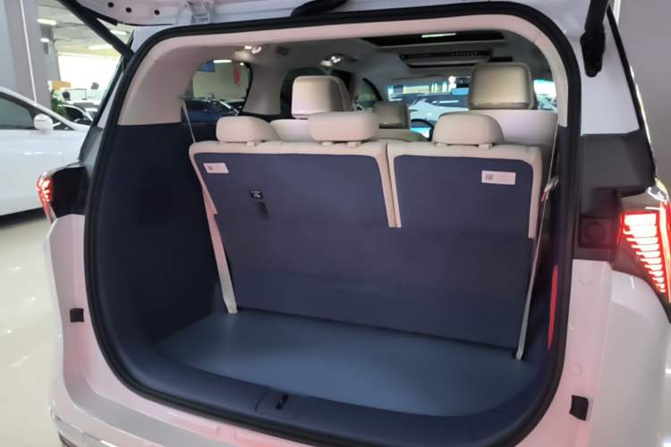 Used Buick GL8 New Energy 2024 Lu Zun Luxury Edition 7-Seater Trunk