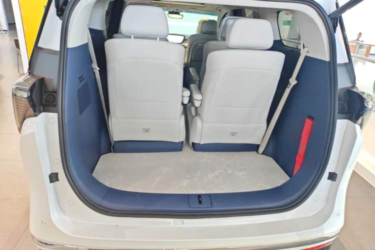 Used Buick GL8 New Energy 2024 Lu Zun Luxury Edition 6-Seater Trunk