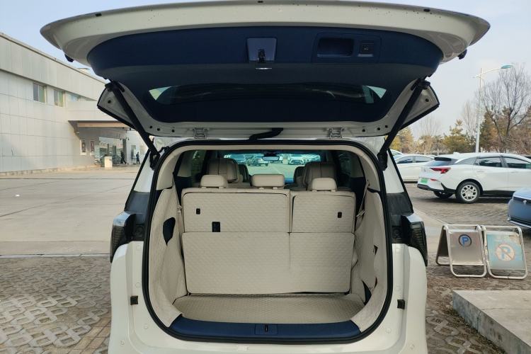 Used Buick GL8 New Energy 2024 Lu Zun Luxury Edition 7-Seater Trunk