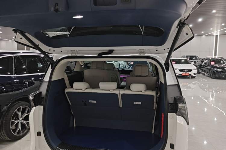 Used Buick GL8 New Energy 2024 Lu Zun Luxury Edition 7-Seater Trunk