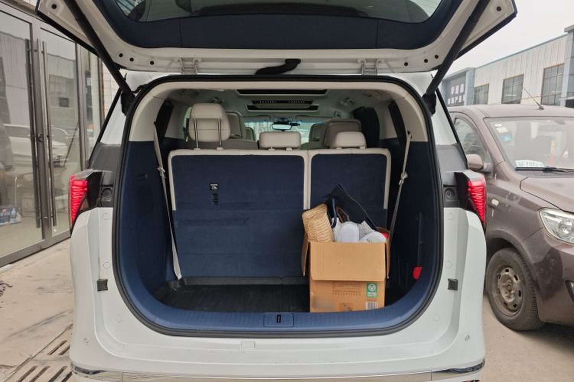 Used Buick GL8 New Energy 2024 Lu Zun Luxury Edition 7-Seater Trunk