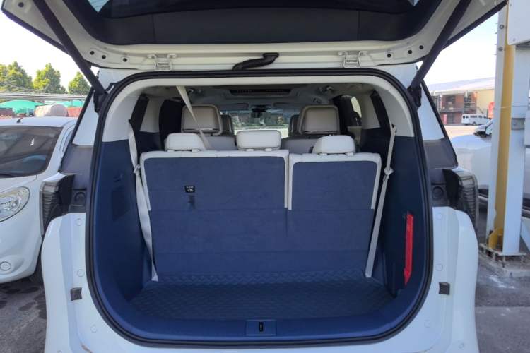 Used Buick GL8 New Energy 2024 Lu Zun Luxury Edition 7-Seater Trunk