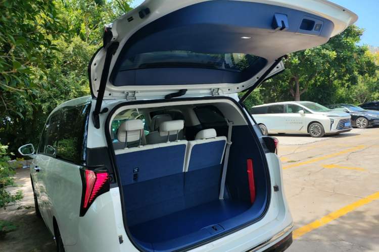 Used Buick GL8 New Energy 2024 Lu Zun Luxury Edition 7-Seater Trunk