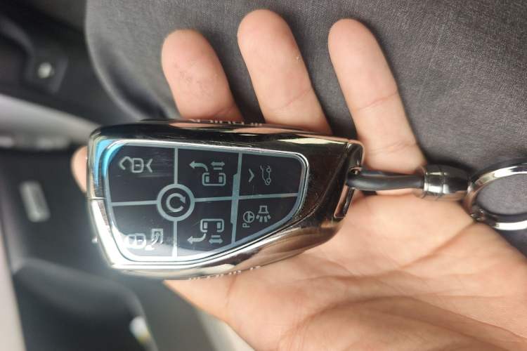 Used Buick GL8 New Energy 2024 Lu Zun Deluxe Edition 7-Seater Vehicle Key