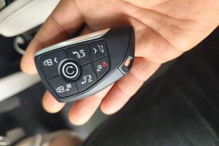 Used Buick GL8 New Energy 2024 Lu Zun Luxury Edition 7-Seater Vehicle Key
