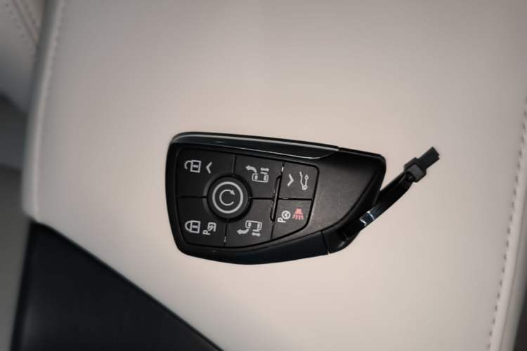Used Buick GL8 New Energy 2024 Lu Zun Luxury Edition 7-Seater Vehicle Key