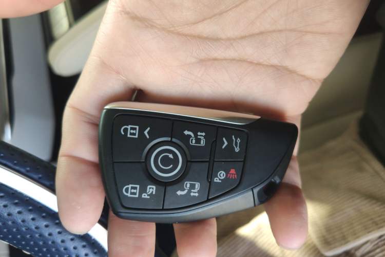 Used Buick GL8 New Energy 2024 Lu Zun Luxury Edition 7-Seater Vehicle Key