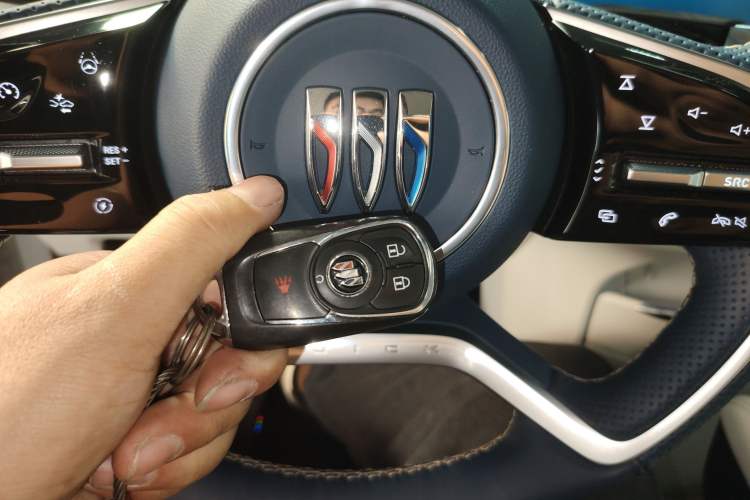 Used Buick GL8 New Energy 2024 Lu Zun Luxury Edition 7-Seater Vehicle Key