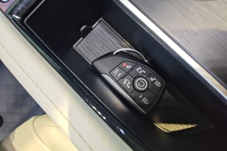 Used Buick GL8 New Energy 2024 Lu Zun Luxury Edition 6-Seater Vehicle Key