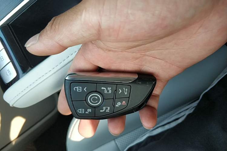 Used Buick GL8 New Energy 2024 Lu Zun Luxury Edition 7-Seater Vehicle Key