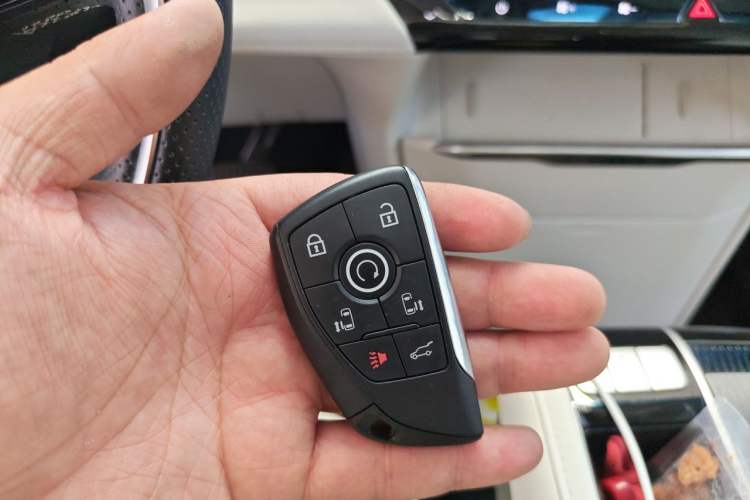 Used Buick GL8 New Energy 2024 Lu Zun Deluxe Edition 7-Seater Vehicle Key