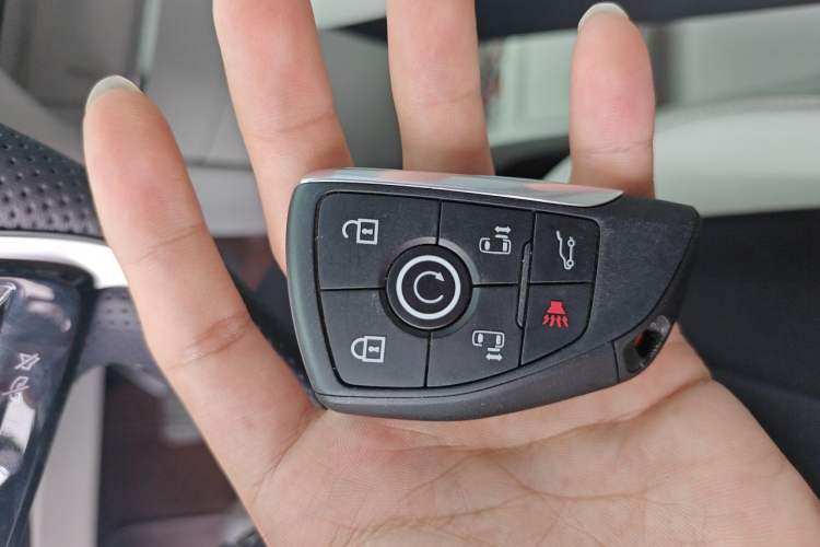 Used Buick GL8 New Energy 2024 Lu Zun Deluxe Edition 7-Seater Vehicle Key