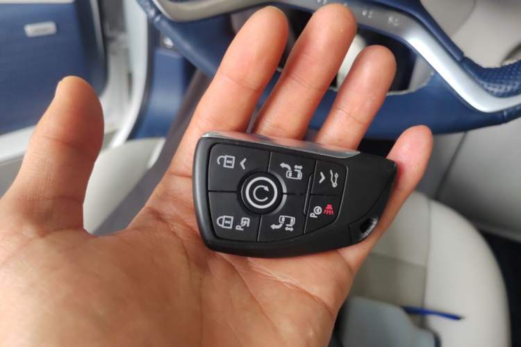 Used Buick GL8 New Energy 2024 Lu Zun Luxury Edition 7-Seater Vehicle Key
