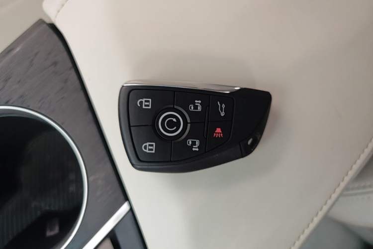 Used Buick GL8 New Energy 2024 Lu Zun Smart Edition 7-Seater Vehicle Key