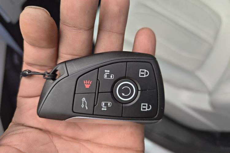 Used Buick GL8 New Energy 2024 Lu Zun Deluxe Edition 7-Seater Vehicle Key