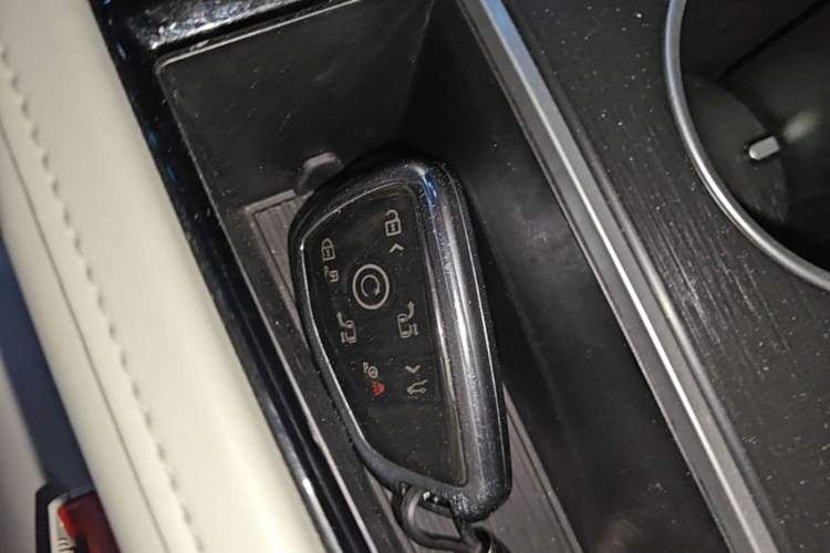 Used Buick GL8 New Energy 2024 Lu Zun Luxury Edition 7-Seater Vehicle Key