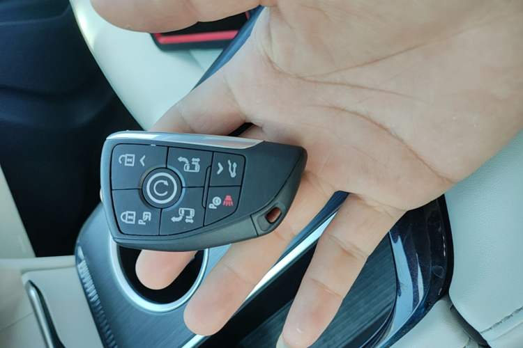Used Buick GL8 New Energy 2024 Lu Zun Luxury Edition 7-Seater Vehicle Key