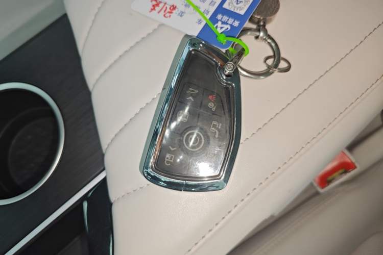 Used Buick GL8 New Energy 2024 Lu Zun Luxury Edition 7-Seater Vehicle Key