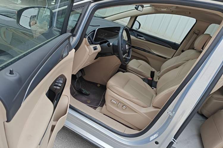 Used Buick GL8 New Energy 2025 Lu Shang Luxury Edition 7-Seater Driver Seat
