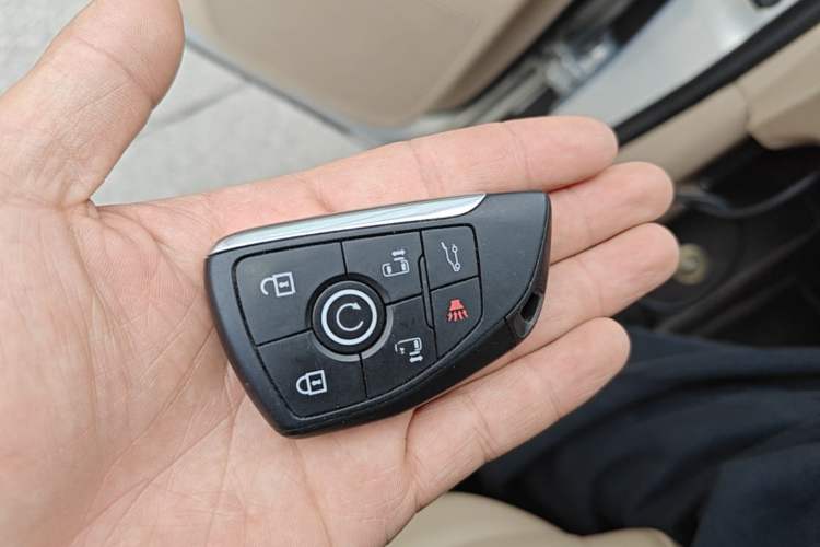 Used Buick GL8 New Energy 2025 Lu Shang Luxury Edition 7-Seater Interior 1