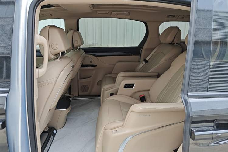 Used Buick GL8 New Energy 2025 Lu Shang Luxury Edition 7-Seater Left Rear Seat