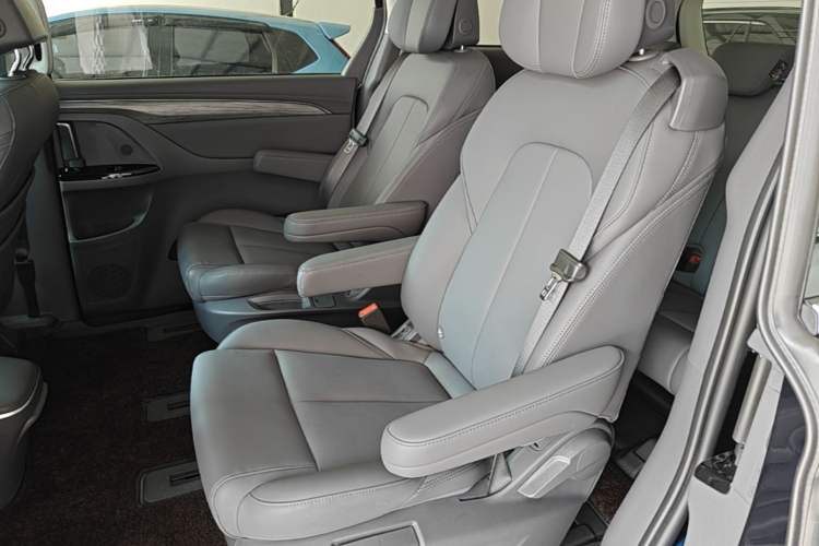 Used Buick GL8 New Energy 2025 Lu Shang Smart Enjoyment Edition 7-Seater Left Rear Seat
