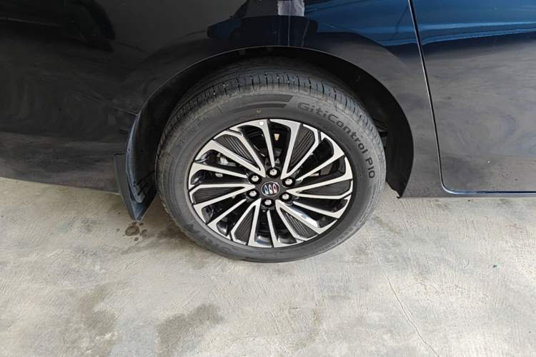 Used Buick GL8 New Energy 2025 Lu Shang Smart Enjoyment Edition 7-Seater Right Rear Wheel Hub