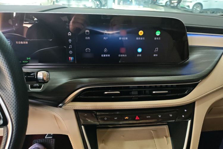 Used Buick GL8 New Energy 2025 Lu Shang Luxury Edition 7-Seater Audio And AC Panel