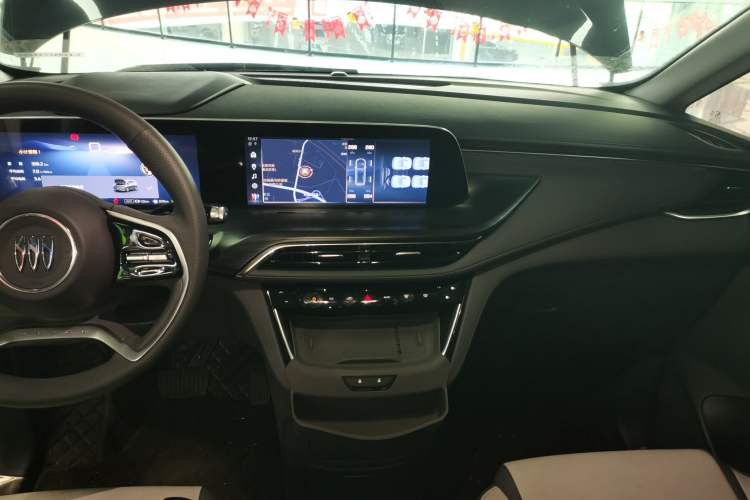 Used Buick GL8 New Energy 2025 Lu Shang Luxury Edition 7-Seater Audio And AC Panel