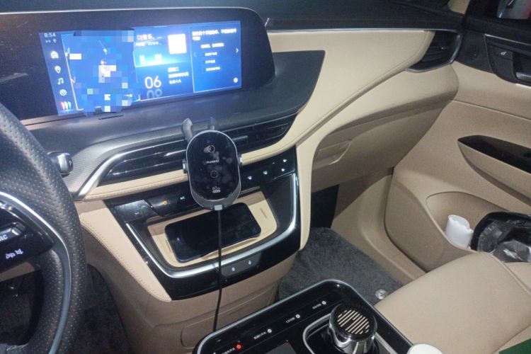 Used Buick GL8 New Energy 2025 Lu Shang Luxury Edition 7-Seater Audio And AC Panel