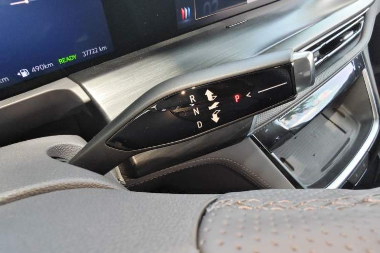 Used Buick GL8 New Energy 2025 Lu Shang Luxury Edition 7-Seater Gear Lever