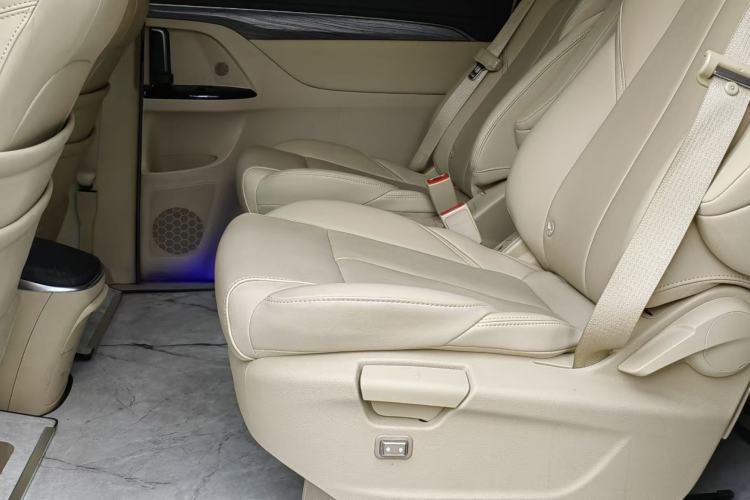 Used Buick GL8 New Energy 2025 Lu Shang Smart Enjoyment Edition 7-Seater Interior 4