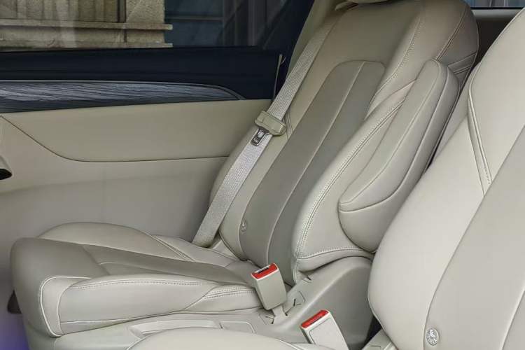 Used Buick GL8 New Energy 2025 Lu Shang Smart Enjoyment Edition 7-Seater Interior 5