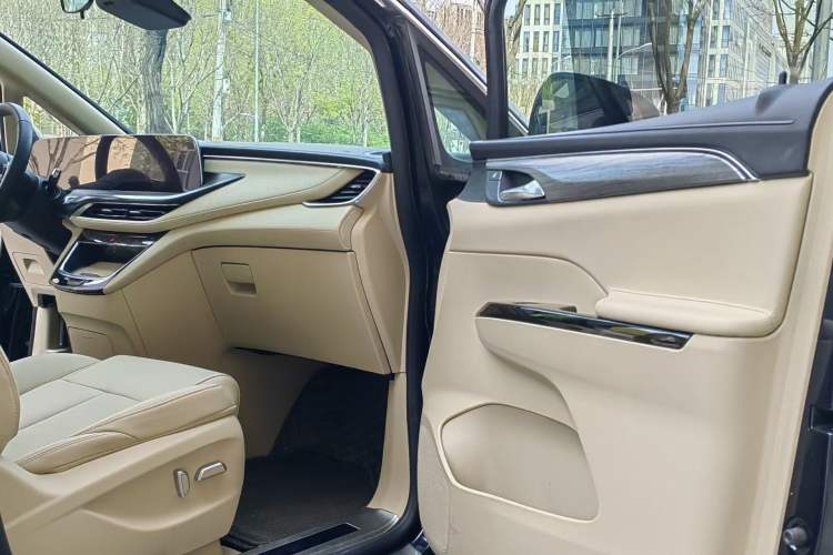 Used Buick GL8 New Energy 2025 Lu Shang Smart Enjoyment Edition 7-Seater Interior 8