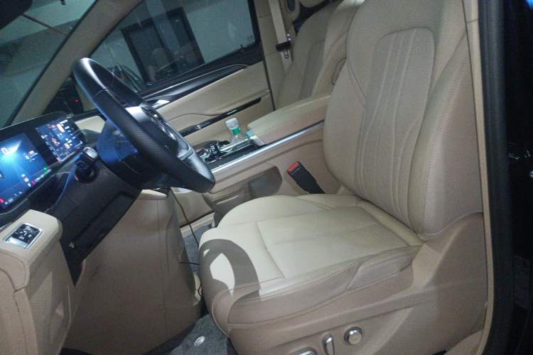 Used Buick GL8 New Energy 2025 Lu Shang Luxury Edition 7-Seater Left Front Seat