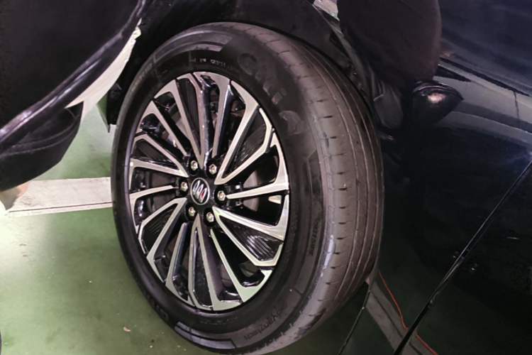 Used Buick GL8 New Energy 2025 Lu Shang Luxury Edition 7-Seater Left Front Wheel Hub