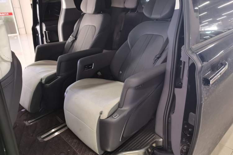 Used Buick GL8 New Energy 2025 Lu Shang Luxury Edition 7-Seater Left Rear Seat