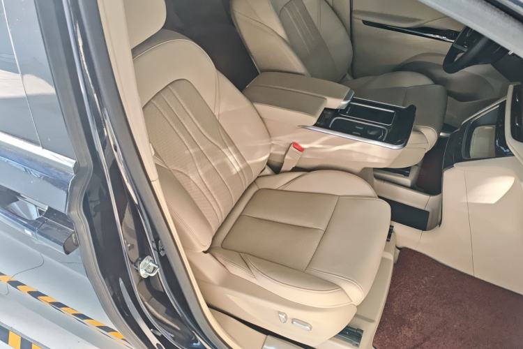 Used Buick GL8 New Energy 2025 Lu Shang Luxury Edition 7-Seater Right Front Seat