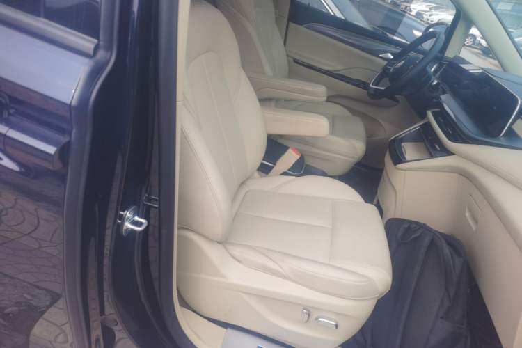 Used Buick GL8 New Energy 2025 Lu Shang Smart Enjoyment Edition 7-Seater Right Front Seat
