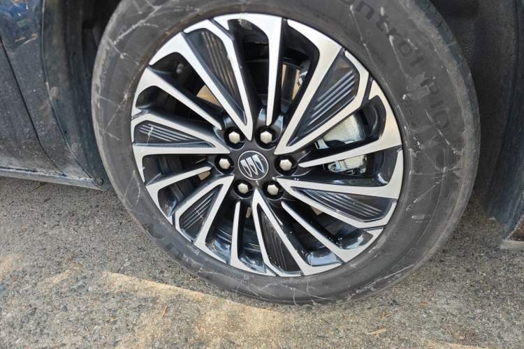 Used Buick GL8 New Energy 2025 Lu Shang Luxury Edition 7-Seater Right Front Wheel Hub
