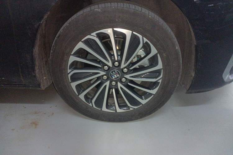 Used Buick GL8 New Energy 2025 Lu Shang Luxury Edition 7-Seater Right Front Wheel Hub